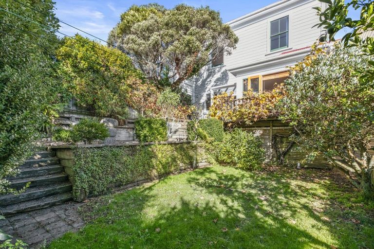 Photo of property in 4 North Terrace, Kelburn, Wellington, 6012