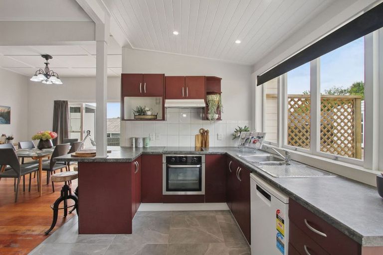 Photo of property in 32 Mellsop Avenue, Waiuku, 2123