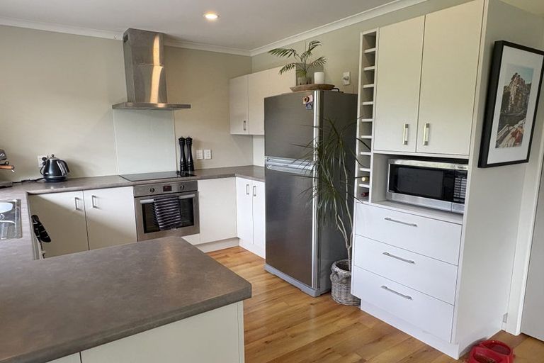 Photo of property in 24a Taylor Terrace, Tawa, Wellington, 5028