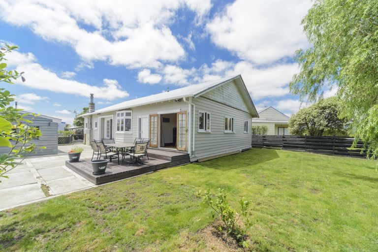 Photo of property in 20 Perrin Place, Kelvin Grove, Palmerston North, 4414