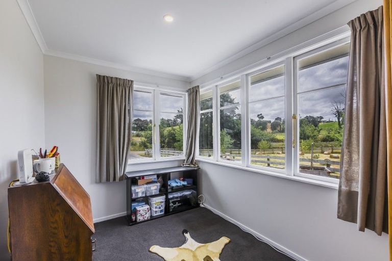 Photo of property in 18 Tiffen Lane, Waipawa, 4210