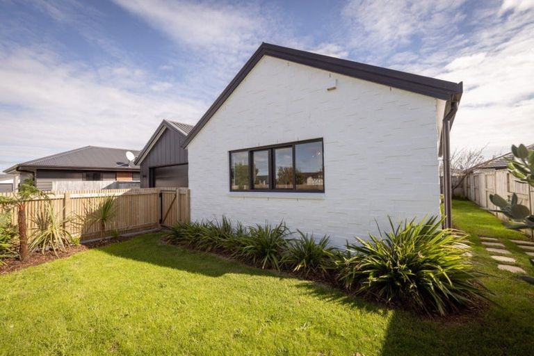 Photo of property in 5 Kahotea Place, Papamoa Beach, Papamoa, 3118