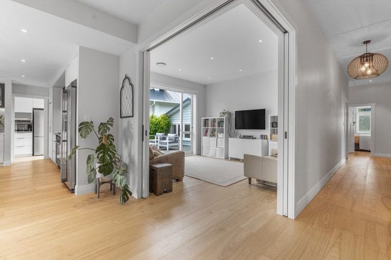 Photo of property in 136 Queen Street, Northcote Point, Auckland, 0627