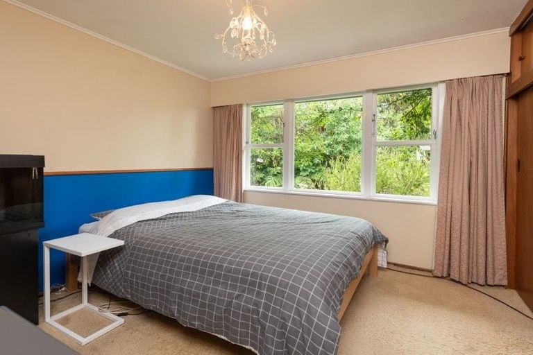 Photo of property in 26 Bellringer Crescent, Newlands, Wellington, 6037