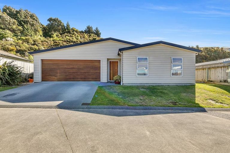 Photo of property in 10 Moonraker Place, Whitby, Porirua, 5024