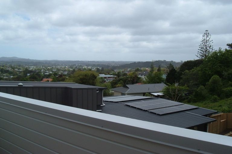Photo of property in 1 Mataki Way, Glen Eden, Auckland, 0602