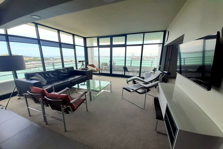 Photo of property in 45 Stanley Point Road, Stanley Point, Auckland, 0624