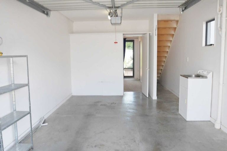 Photo of property in 7 Oakford Close, Riccarton, Christchurch, 8011