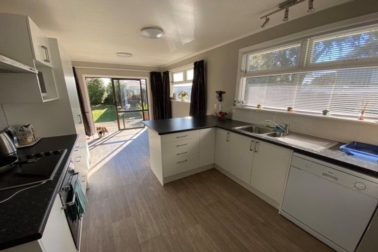 Photo of property in 43 Percival Road, Paraparaumu Beach, Paraparaumu, 5032
