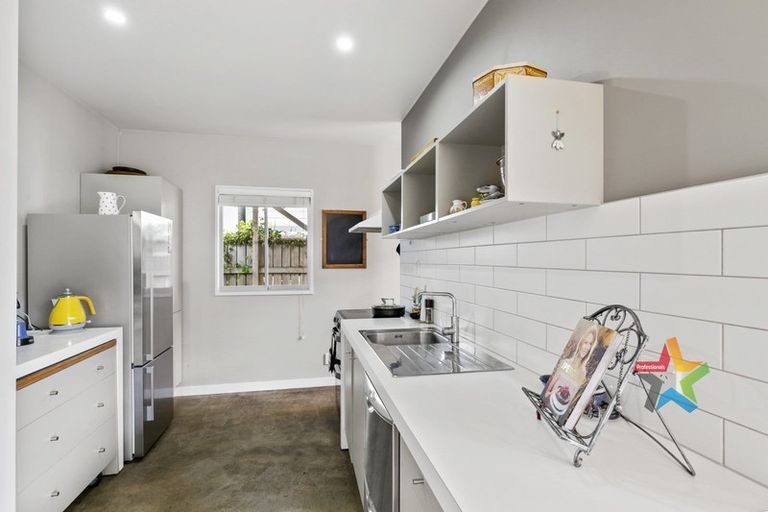 Photo of property in 139b The Parade, Island Bay, Wellington, 6023