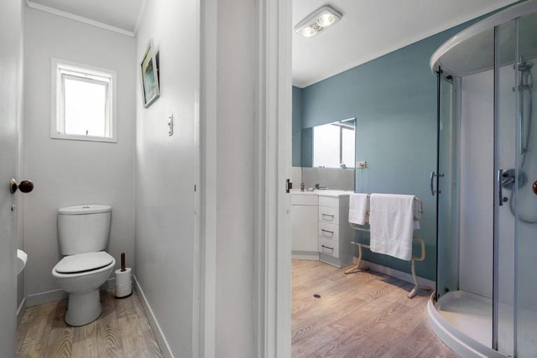 Photo of property in 2/31 Sispara Place, Beach Haven, Auckland, 0626