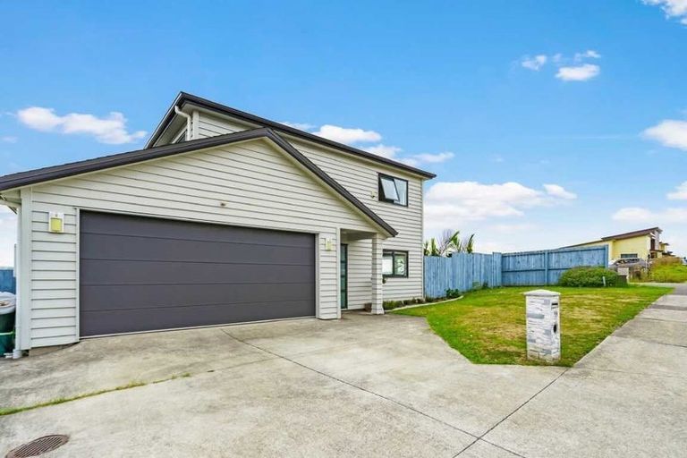 Photo of property in 23 Kirikiri Drive, Papakura, 2110