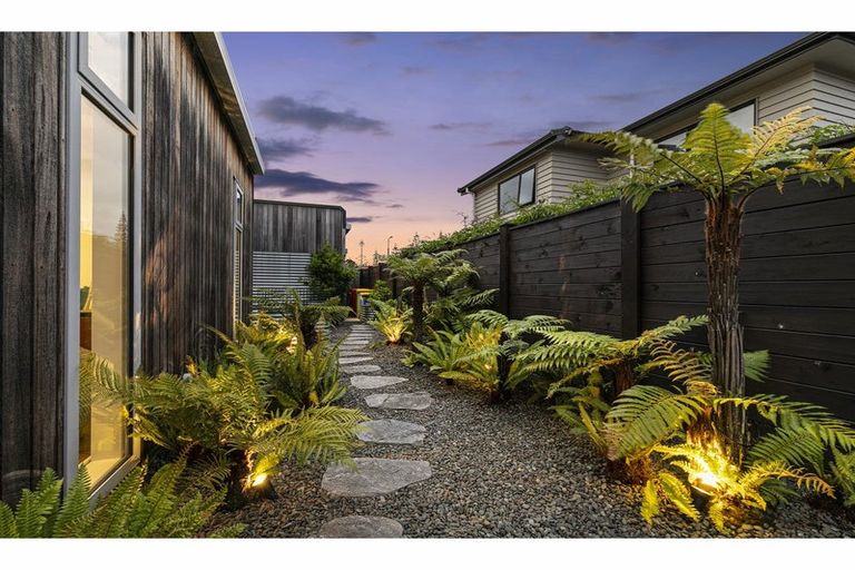Photo of property in 11 Kelmore Place, Schnapper Rock, Auckland, 0632