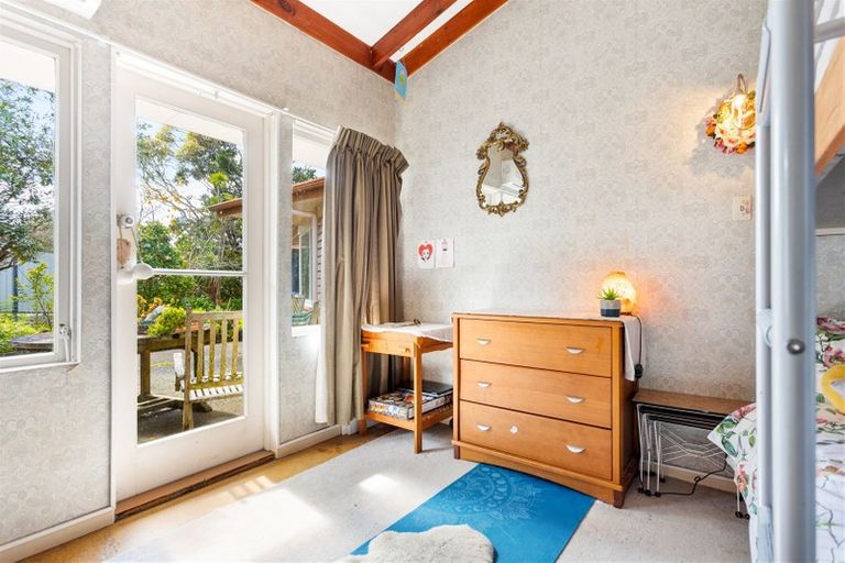 Photo of property in 5 Crystal Avenue, Glendene, Auckland, 0602