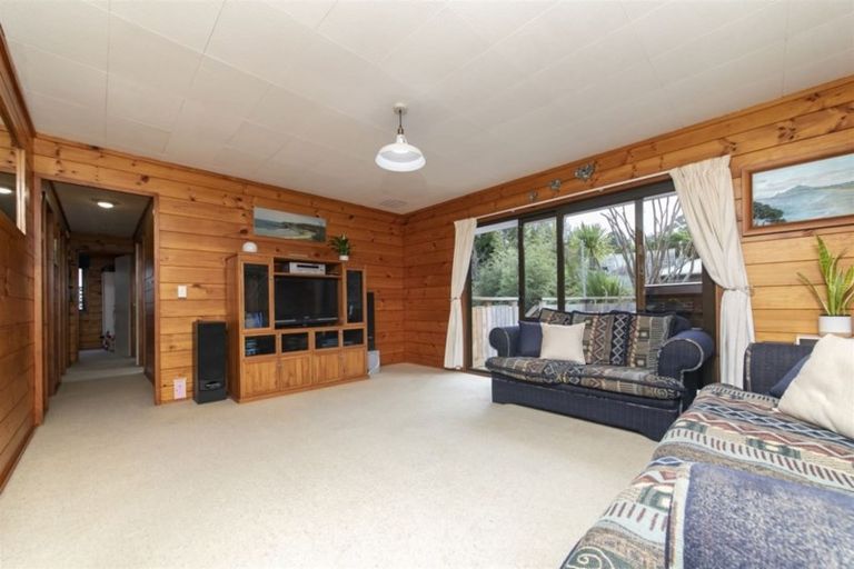 Photo of property in 1/8 Fitzwilliam Drive, Torbay, Auckland, 0630