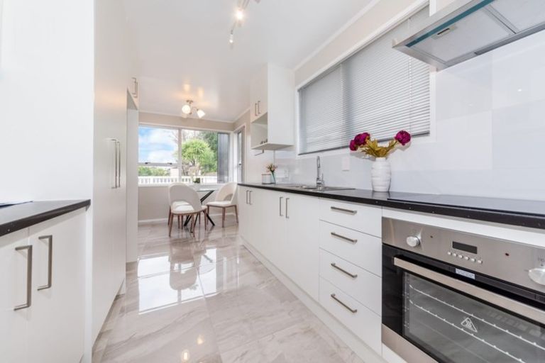 Photo of property in 10 Killington Crescent, Mangere, Auckland, 2022