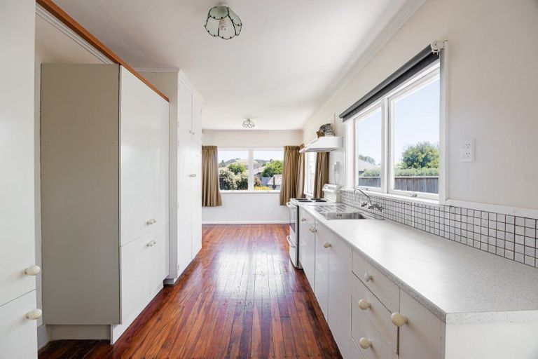 Photo of property in 10a Howard Road, Taradale, Napier, 4112