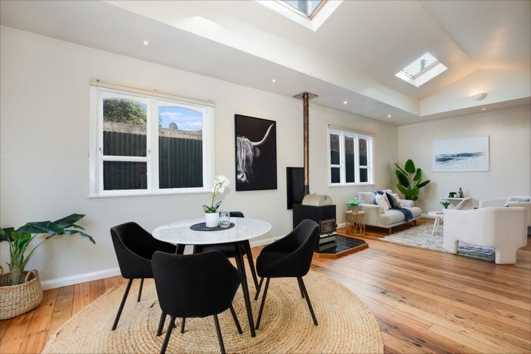 Photo of property in 27 Hinau Street, Eastbourne, Lower Hutt, 5013