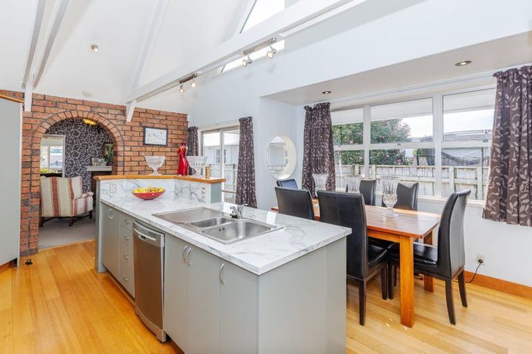 Photo of property in 25 Queen Street, Cambridge, 3434