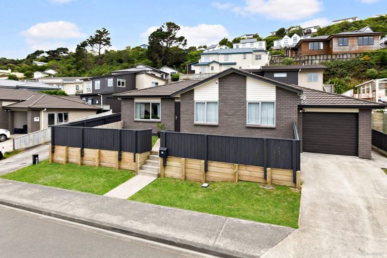Photo of property in 11 Cresswell Place, Johnsonville, Wellington, 6037