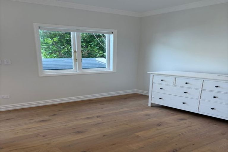 Photo of property in 43a Pohutukawa Avenue, Red Beach, 0932