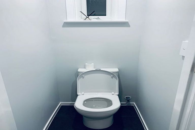 Photo of property in 99 Kenmore Street, Newlands, Wellington, 6037