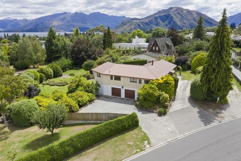 Photo of property in 47 Hunter Crescent, Wanaka, 9305