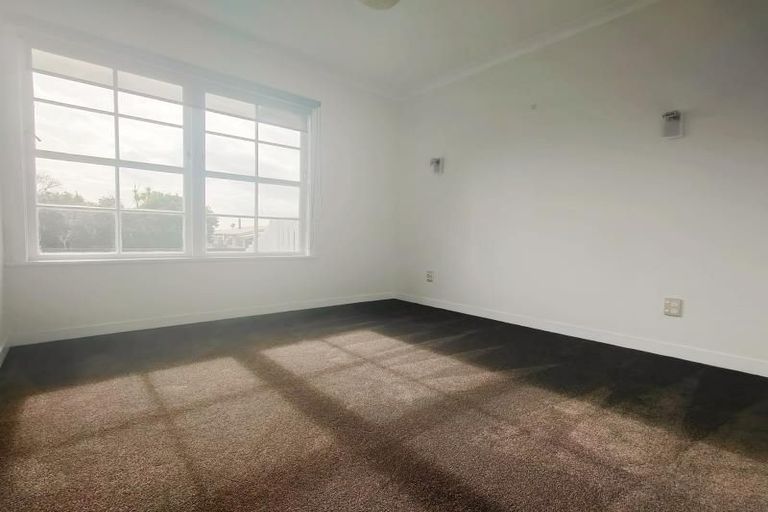 Photo of property in 33b Gill Avenue, Te Atatu Peninsula, Auckland, 0610