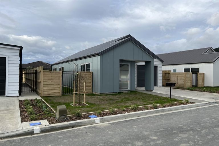 Photo of property in 18 Koru Loop, Paraparaumu, 5032