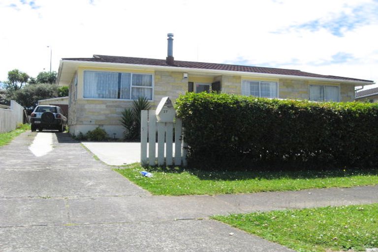 Photo of property in 27 Staverton Crescent, Mangere, Auckland, 2022