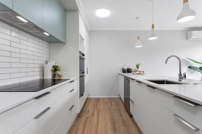 Photo of property in 11 Taikura Avenue, Red Beach, 0932