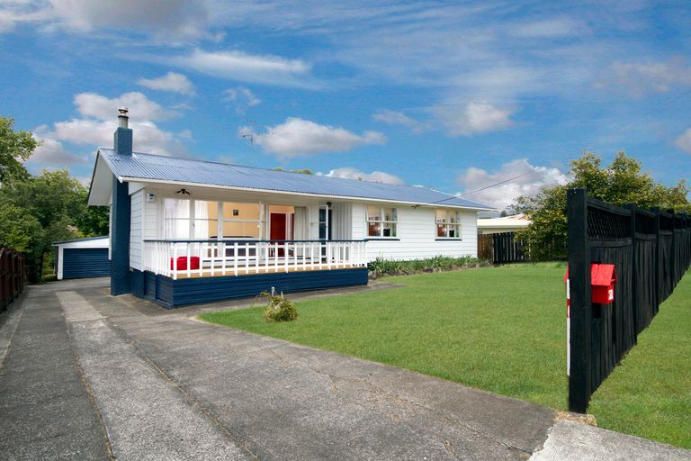 Photo of property in 22 Sarona Avenue, Glen Eden, Auckland, 0602