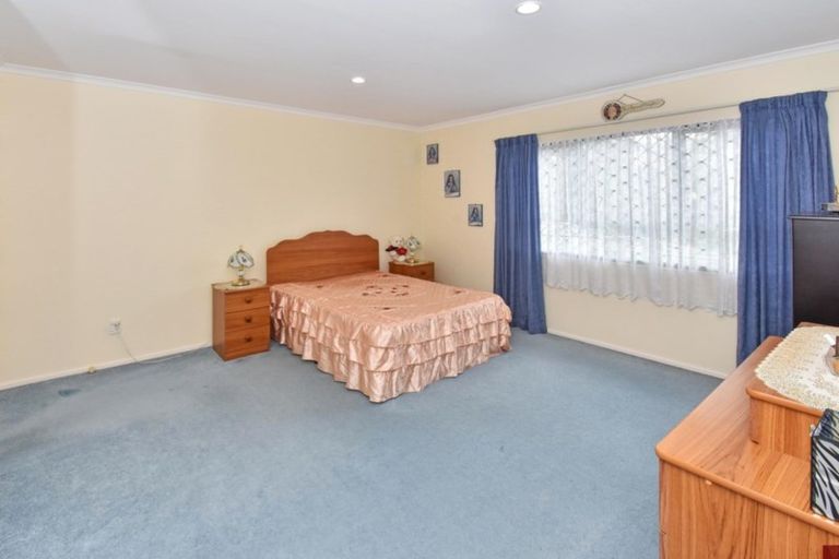 Photo of property in 12 Pistachio Place, Goodwood Heights, Auckland, 2105