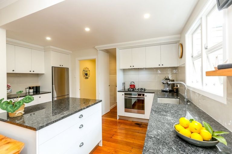 Photo of property in 204a Tukapa Street, Westown, New Plymouth, 4310