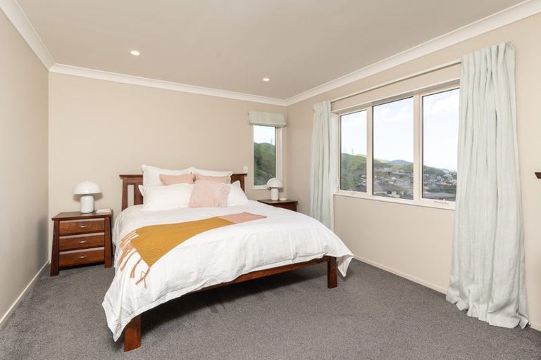 Photo of property in 51 Erlestoke Crescent, Churton Park, Wellington, 6037