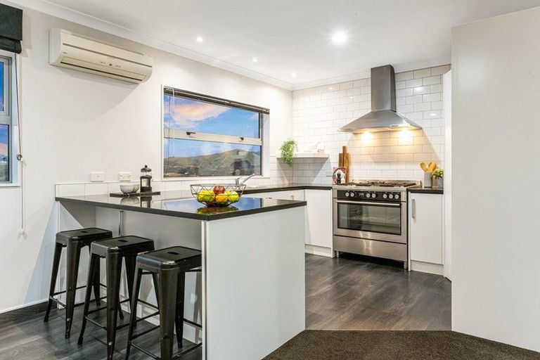 Photo of property in 38 Tongariro Drive, Aotea, Porirua, 5024