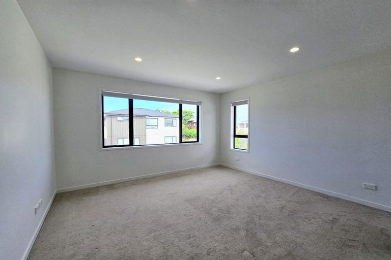 Photo of property in 7b Gulf Crest, Bucklands Beach, Auckland, 2012