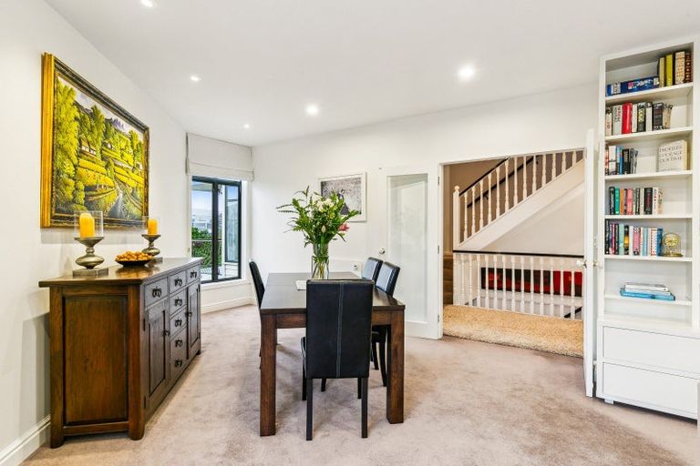 Photo of property in 2/67 Bolton Street, Kelburn, Wellington, 6012