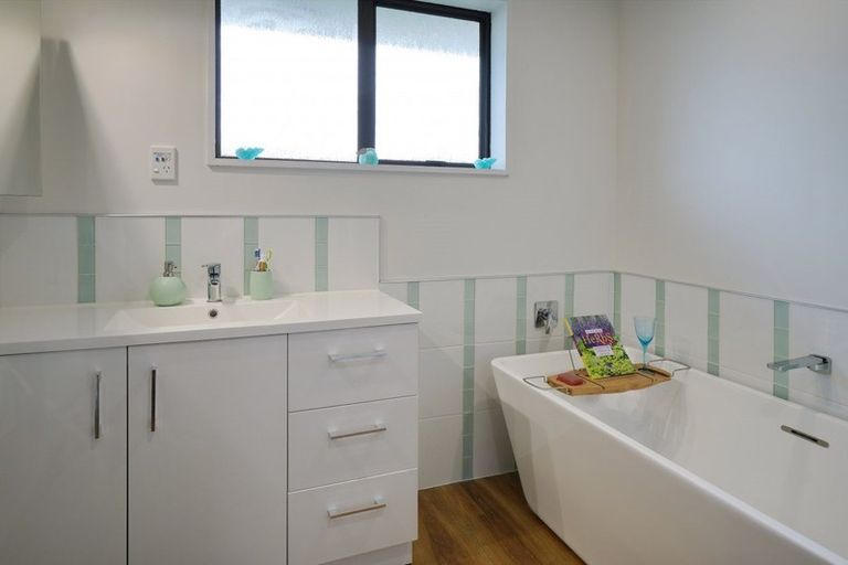 Photo of property in 10 Gibbs Drive, Woodend, 7610