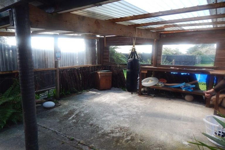 Photo of property in 15 Romilly Street, Westport, 7825