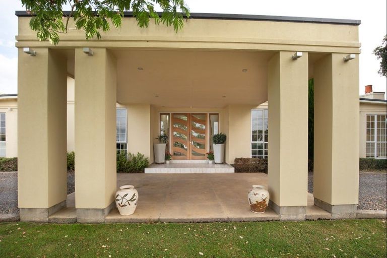 Photo of property in 15 Tarahunga Road, Levin, 5571