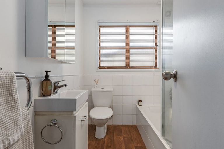 Photo of property in 3/9 Fuchsia Place, Birkdale, Auckland, 0626