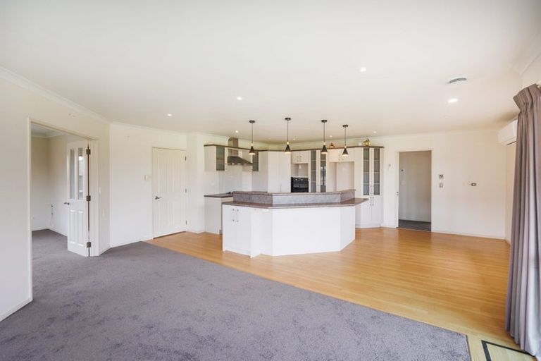 Photo of property in 186 Pacific Drive, Fitzherbert, Palmerston North, 4410