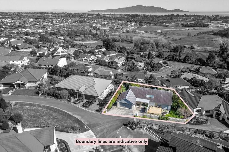 Photo of property in 7 Matata Place, Waikanae, 5036