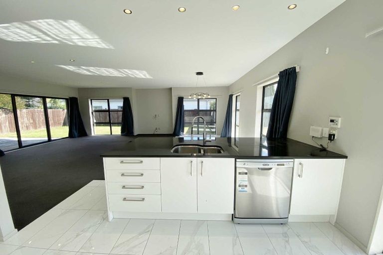 Photo of property in 8 Marble Court, Northwood, Christchurch, 8051