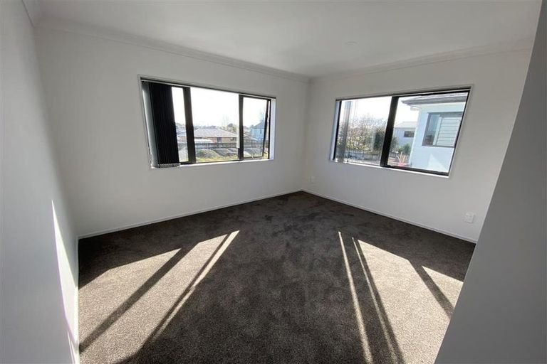 Photo of property in 9 Nagra Lane, Papakura, 2110