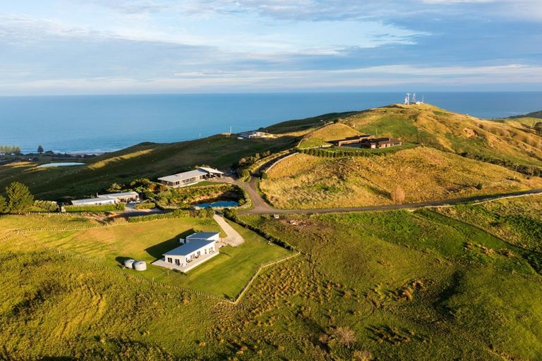 Photo of property in 225 Wheatstone Road, Wainui, Gisborne, 4073