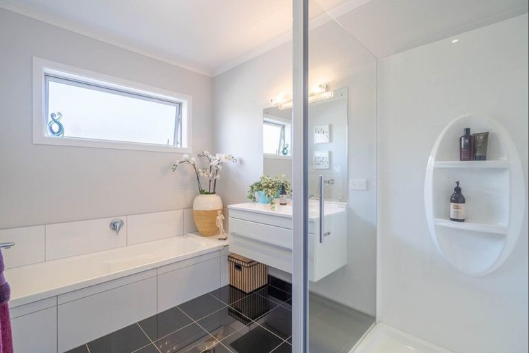 Photo of property in 120 Main Road, Waikanae, 5036