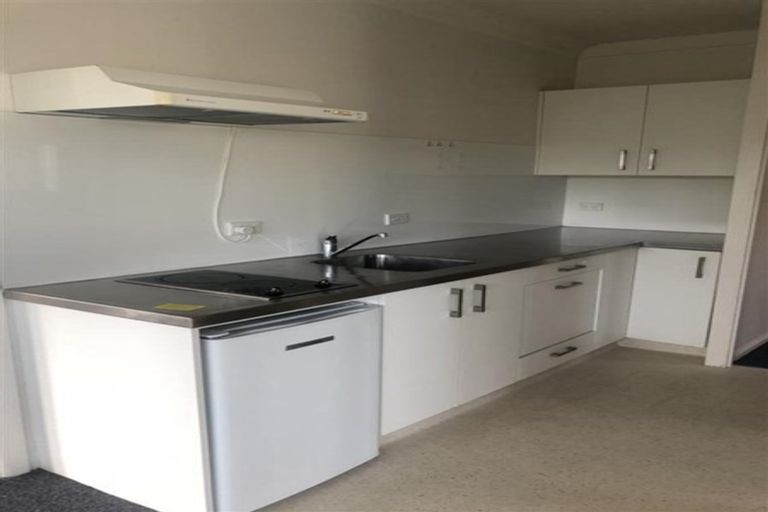 Photo of property in 16 Howard Road, Taradale, Napier, 4112