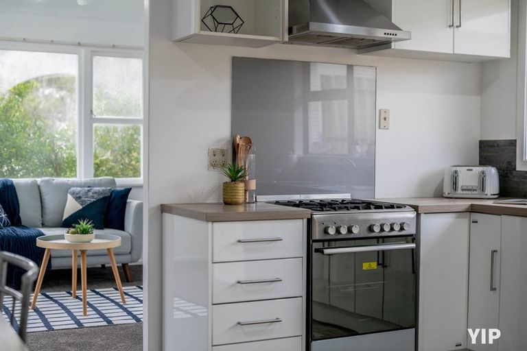 Photo of property in 1b Link Road, Newlands, Wellington, 6037